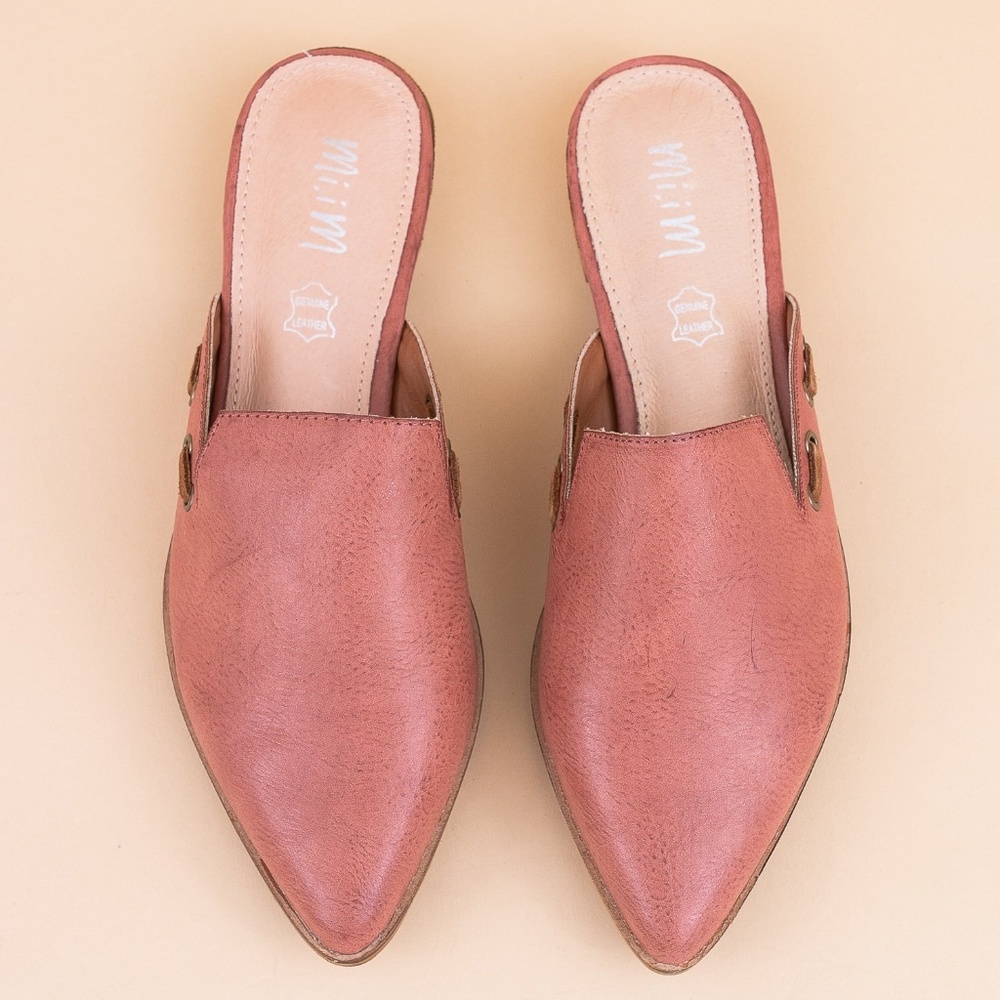 Mi.iM | 'Taylor' Pointed-Toe Leather Mules - Picture 3 of 3